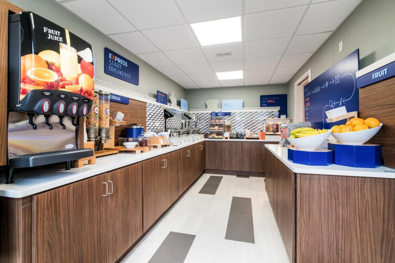 Holiday Inn Express - Plymouth By Ihg Exterior photo