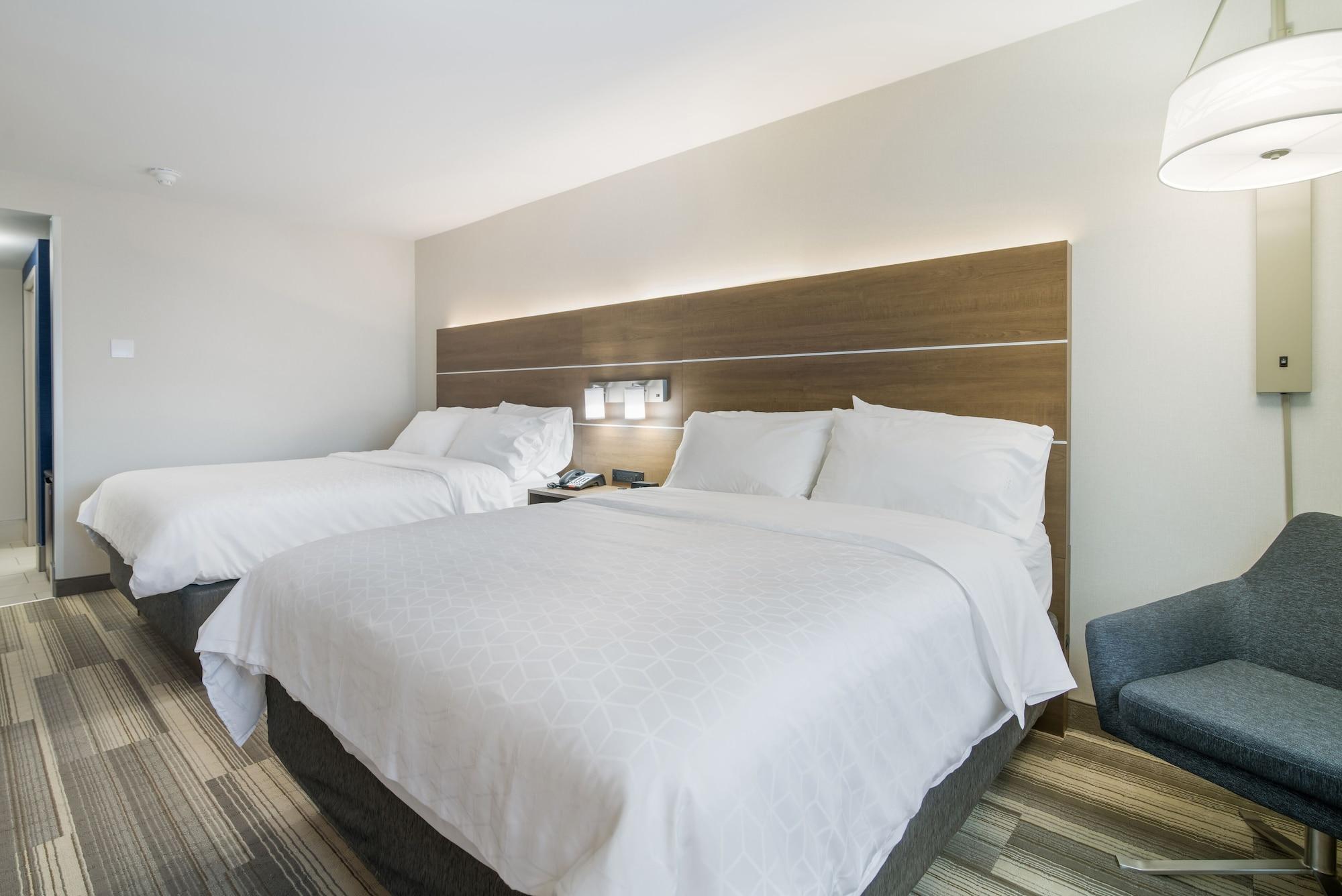 Holiday Inn Express - Plymouth By Ihg Exterior photo