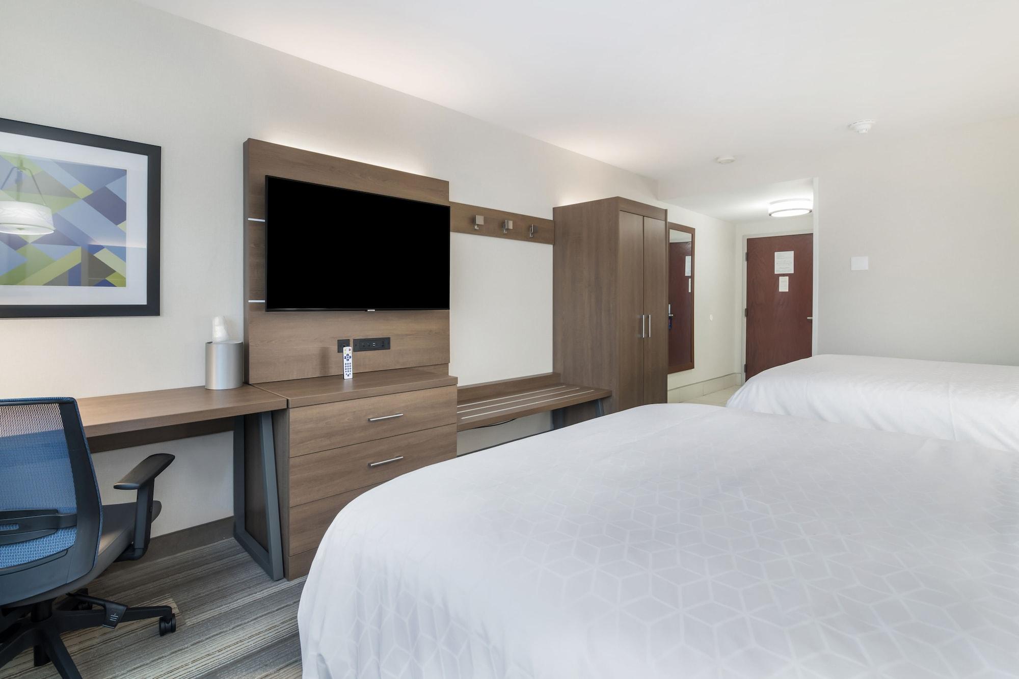 Holiday Inn Express - Plymouth By Ihg Exterior photo