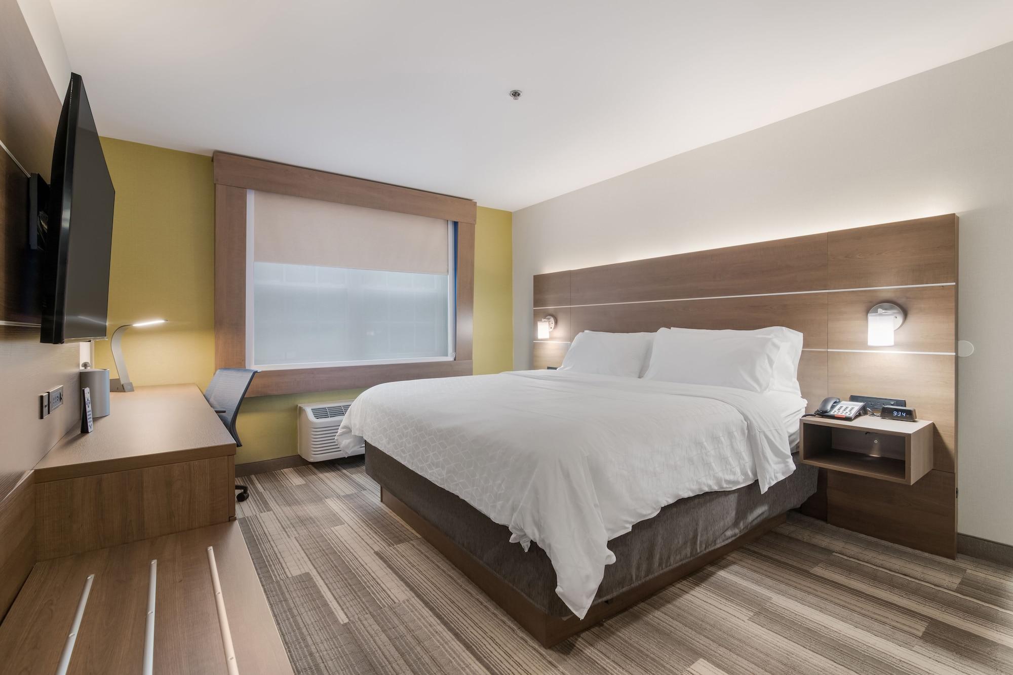 Holiday Inn Express - Plymouth By Ihg Exterior photo