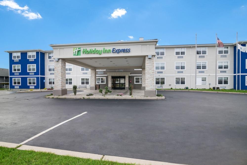 Holiday Inn Express - Plymouth By Ihg Exterior photo