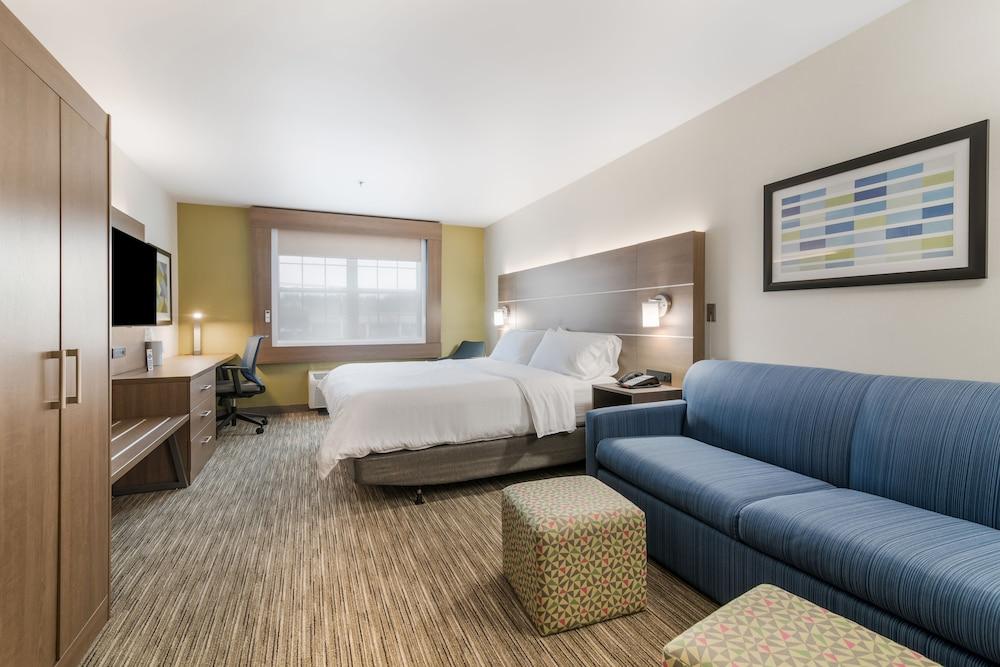 Holiday Inn Express - Plymouth By Ihg Exterior photo
