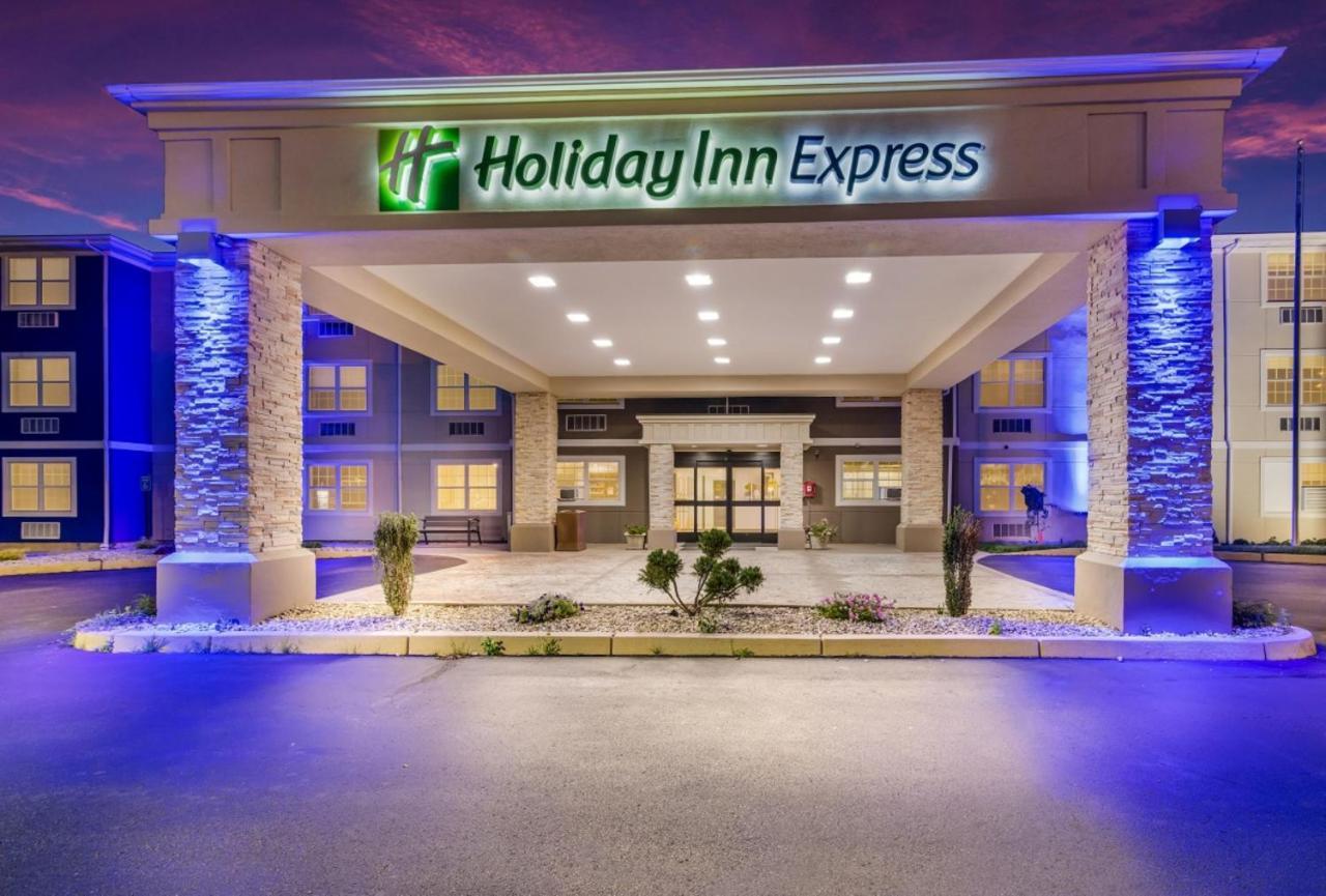 Holiday Inn Express - Plymouth By Ihg Exterior photo