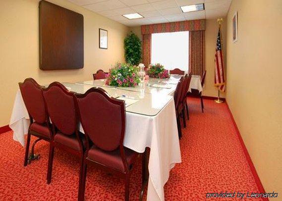 Holiday Inn Express - Plymouth By Ihg Restaurant photo