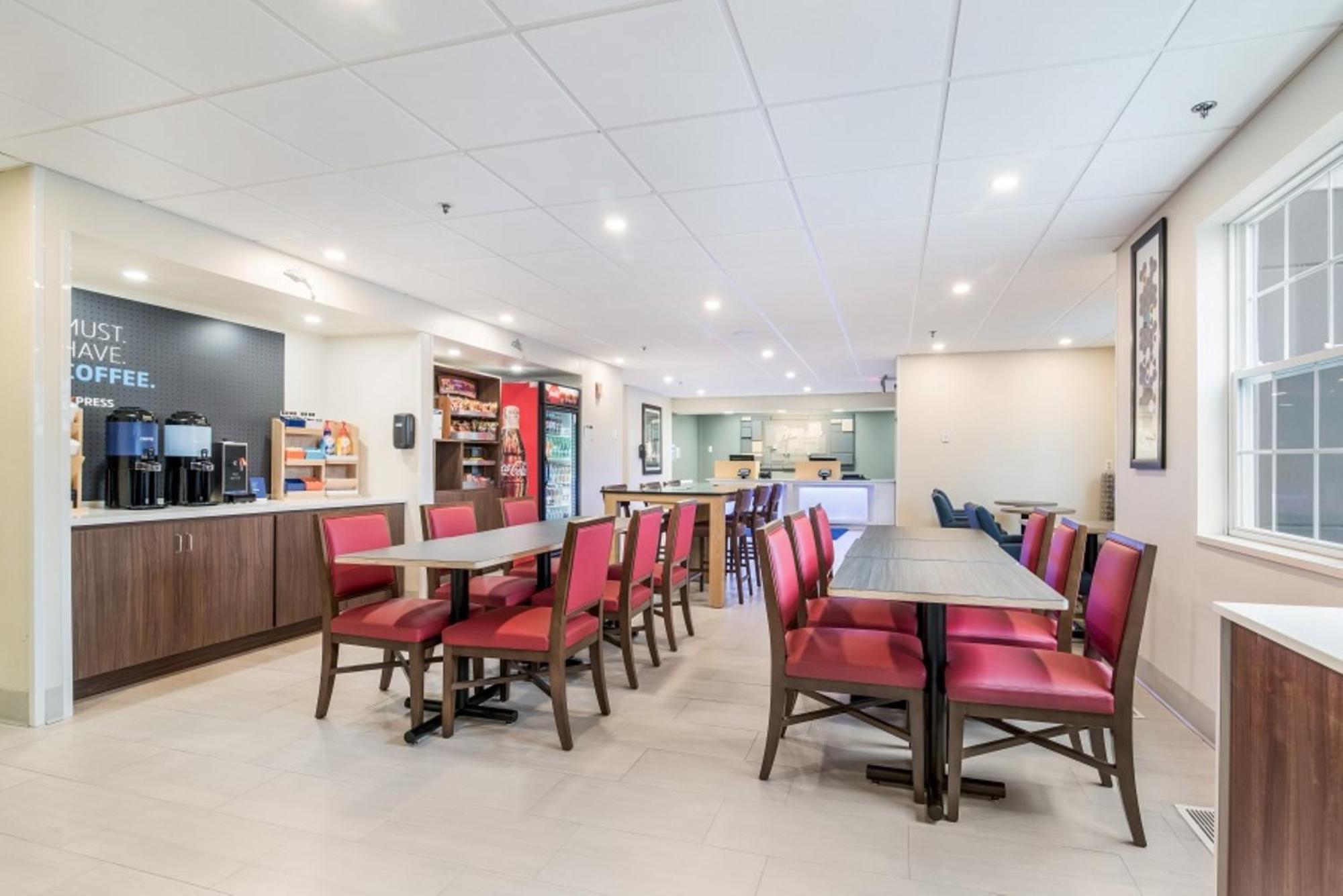 Holiday Inn Express - Plymouth By Ihg Exterior photo